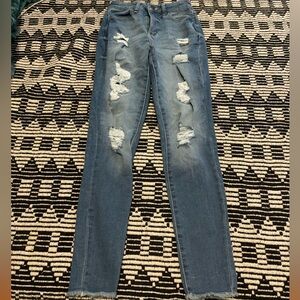 Women’s ripped skinny jeans